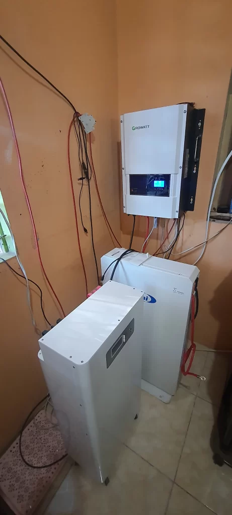 Hybrid inverter inverter & 15kwh lifepo4 battery