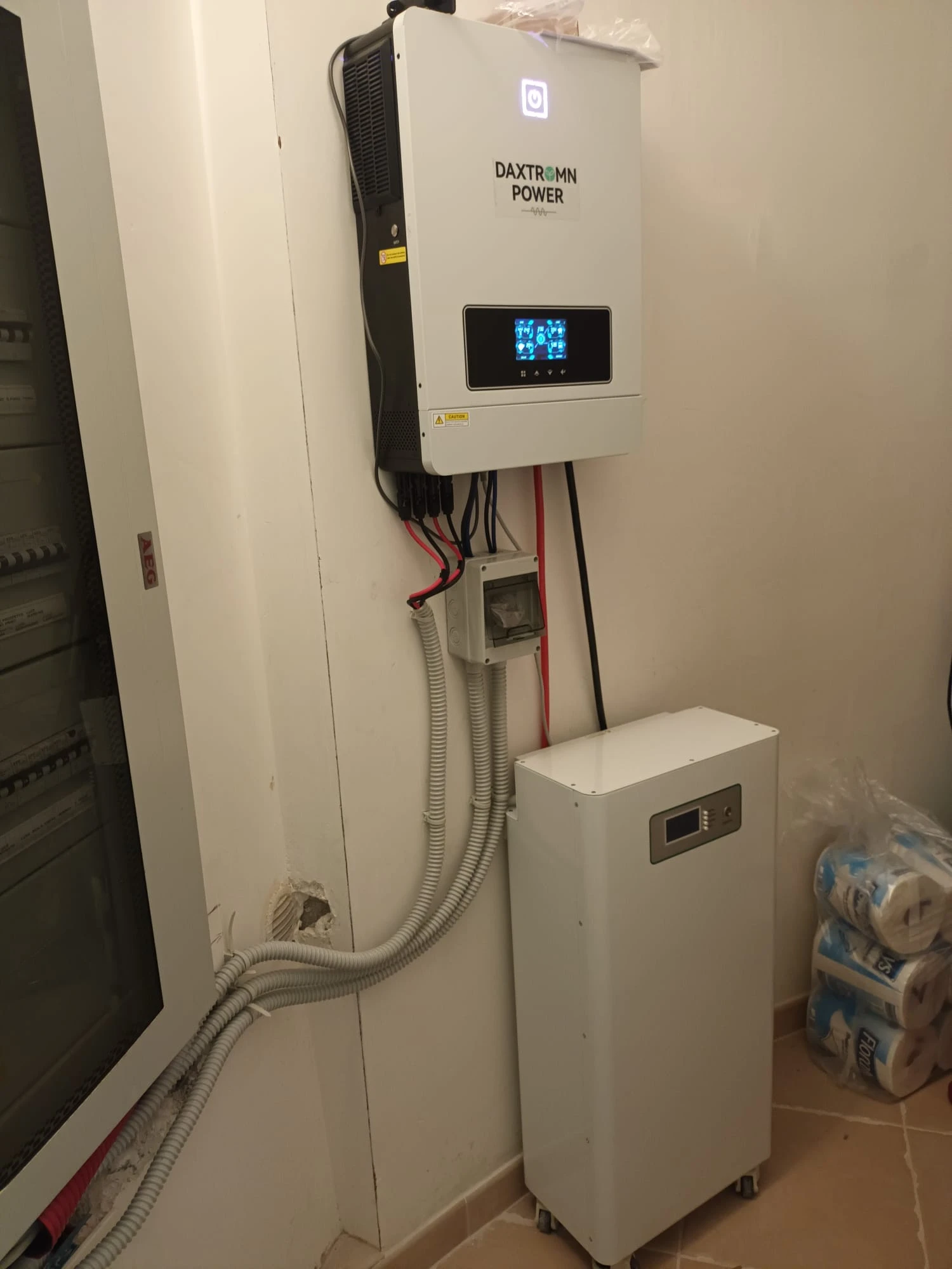 Hybrid inverter inverter & 15kwh lifepo4 battery